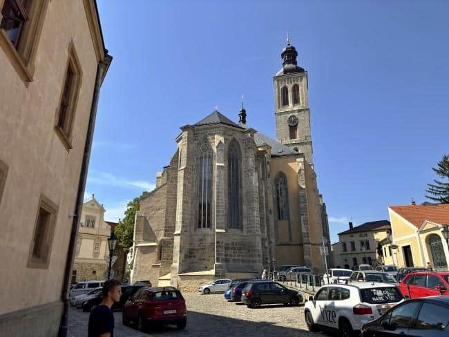 Kostel svatého Jakuba Staršího se svou 80 metrů vysokou věží