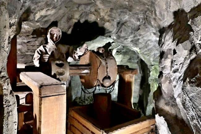 Z návštěvy původního středověkého dolu