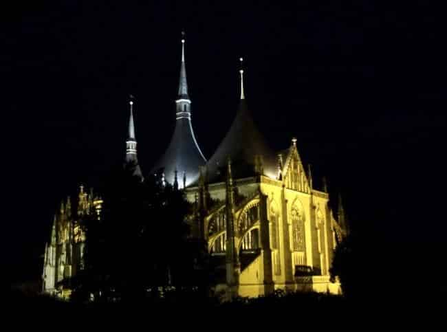 Nasvícený Chrám svaté Barbory v Kutné Hoře.