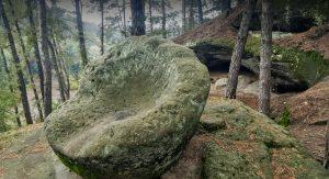 Obětní kámen ve tvaru mušle v Příhrazských skálách